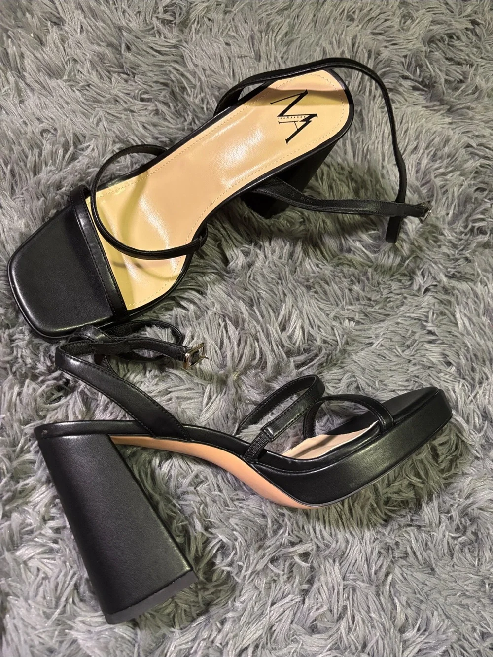 Women's Black Strappy chunky Block high Heel Sandals NEW sz 9